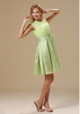 Yellow Green Knee-length Bowknot Decorate Wasit Scoop Taffeta and Chiffon Prom / Homecoming Dress For 2013