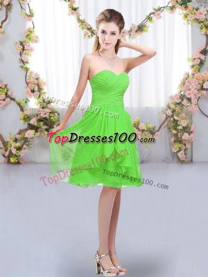 Modern Sleeveless Chiffon Knee Length Lace Up Dama Dress for Quinceanera in with Ruffles and Ruching