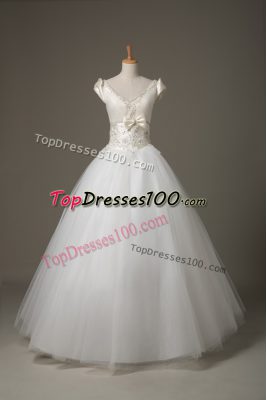 Smart V-neck Short Sleeves Wedding Gown Floor Length Beading and Appliques and Bowknot White Tulle