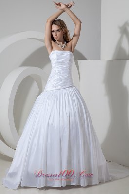 Cheap A-line / Princess Strapless Wedding Dress Taffeta Beading Court Train