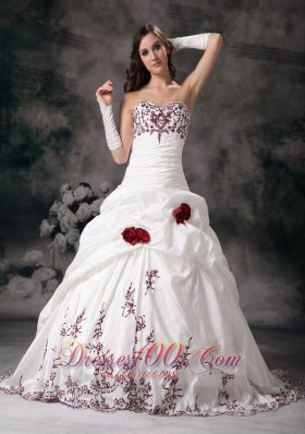 White Ball Gown Sweetheart Wedding Dress Taffeta Embroidery Brush Train