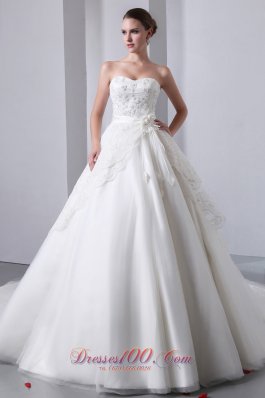 Beautiful A-line Sweetheart Cathedral Train Tulle and Taffeta Lace Wedding Dress