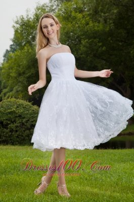 Lovely A-Line / Princess Strapless Knee-length Chiffon and Lace Ruch Wedding Dress