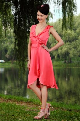 Cheap Watermelon Red Empire V-neck Prom / Homecoming Dress Taffeta Beading Knee-length