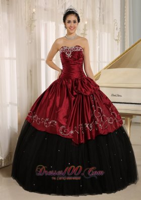 Custom Made Beaded and Embroidery Decorate Black and Wine Red Quinceanera Dress Wear In Trinidad Pretty