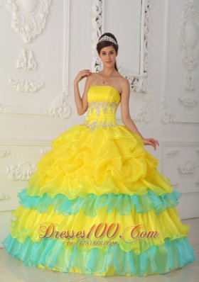 2013 Luxurious Yellow Quinceanera Dress Strapless Organza Beading and Ruffles Ball Gown