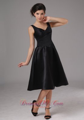 Simple Black Bridesmaid Dress With Straps Knee-length