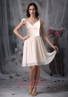 Elegant Off White Empire V-neck Homecoming Dress Chiffon Ruch Knee-length  Dama Dresses