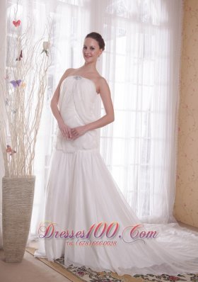 Fashion White A-line / Princess Strapless Chapel Train Rhinestones Chiffon Prom Dress