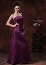 Affordable Column / Sheath Strapless Taffeta Bridesmaid Dress Purple Ruffles