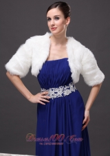 Exquisite Faux Fur V-Neck Half-Sleeves Wedding Party and Prom White Jacket