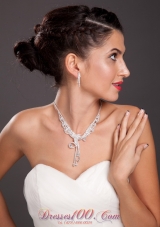 Luxurious Imitation Pearl Ladies' Jewelry Set Including Necklace And Earrings