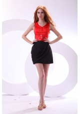 Discount Column V-neck Column Black and Red Prom Dress with Ruching