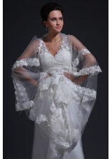 Exquisite V-neck A-line Lace Appliques Wedding Dress with Court Train
