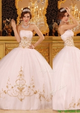 Fashionable White Strapless Quinceanera Dresses with Appliques