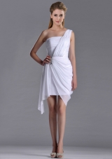 2016 Cheap Column One Shoulder White Short Dama Dress with Zipper Up