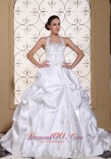 Halter Exquisite Wedding Dress For 2013 Embroidery and Pick-ups On Satin