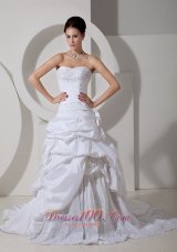 Pretty A-line Sweetheart Court Train Taffeta Hand Made Flower and Appliques Wedding Dress