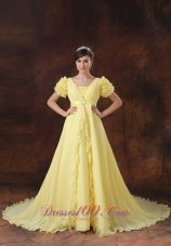 Yellow Plugging Neck Short Sleeves Flowers Decorate Wedding Dress