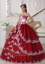 New Modest Wine Red and White Quinceanera Dress Strapless Organza Appliques Ball Gown