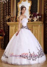 Popular Discount White Quinceanera Dress Strapless Tulle Embroidery Ball Gown