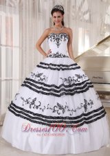 Discount Impression White and Black Quinceanera Dress Sweetheart Floor-length Tulle Embroidery Ball Gown