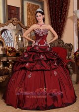 Remarkable Wine Red Quinceanera Dress Sweetheart Taffeta Appliques Ball Gown Fashion
