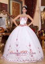 Cheap Fashionable White Quinceanera Dress Strapless Organza Embroidery Ball Gown