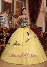 2013 Beautiful Yellow Quinceanera Dress Strapless Organza Embroidery Ball Gown