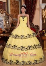 2013 Affordable Yellow Quinceanera Dress Strapless Organza Lace Appliques Ball Gown