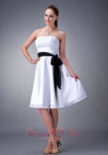 White A-line / Princess Strapless Knee-length Chiffon Sash Bridesmaid Dress