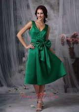 Elegant Dark Green Knee-length Bridesmaid Dress A-line V-neck Satin Bow Tea-length  Dama Dresses