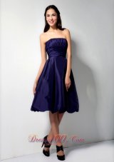 Modest Purple A-line Strapless Ruch Bridesmaid Dress Knee-length Taffeta Dama Dresses