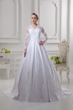 Modern Scalloped Long Sleeves Court Train Lace Zipper Wedding Gowns