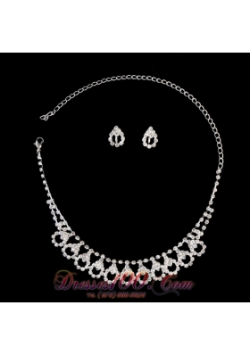 Chic Alloy With Rhinestone Women's Jewelry Set Including Necklace And Earrings