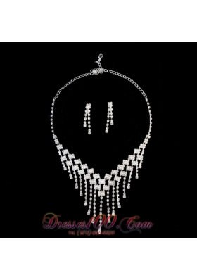 Luxurious Bridal Jewelry Set Including Necklace With Earrings