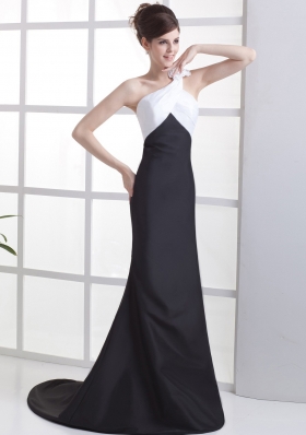 Hand Made Flower Decorate One Shoulder White and Black Satin Brush Train 2013 Prom Dress