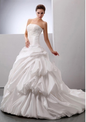 Luxurious Wedding Gowns With Pick-ups Appliques Decorate Bust For Wedding Party In 2013