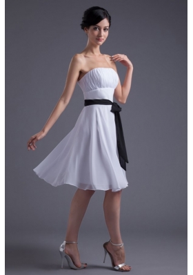 Elegant Empire Sash Knee-length White Chiffon Prom Dress with Strapless