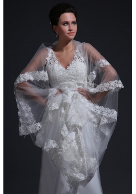 Exquisite V-neck A-line Lace Appliques Wedding Dress with Court Train