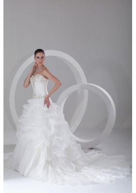 A-Line Sweetheart Organza Appliques Wedding Dress with Chapel Train