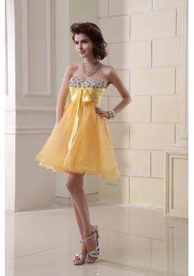 A-line Sweetheart Organza Ruching Mini-length Prom Dress in Gold