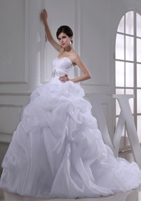 Fashinable Princess Sweetheart Beading and Appliques Wedding Dress with Chapel Train