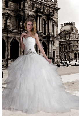 Fashionable Ball Gown Sweetheart Court Train Beading Wedding Dress with Beading