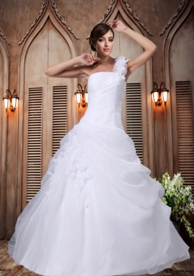 A Line One Shoulder Hand Made Flowers Wedding Dresses for Garden