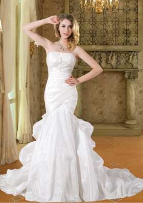 Fashionable Mermaid Strapless Court Train Appliques Wedding Dresses