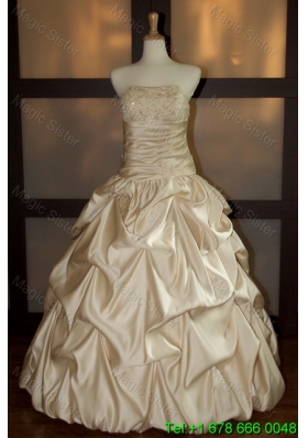 New Style Ball Gown Strapless Wedding Dresses with Beading and Pick Ups