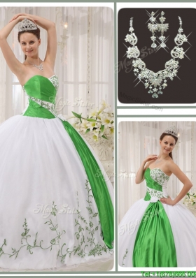 Puffy Sweetheart Quinceanera Dresses with Embroidery for 2016