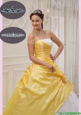 Modern Ball Gown Strapless Sweet 16 Quinceanera Gowns with Beading