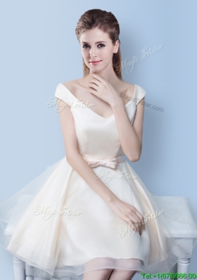 Modern V Neck Off White Short Dama Dress with Cap Sleeves